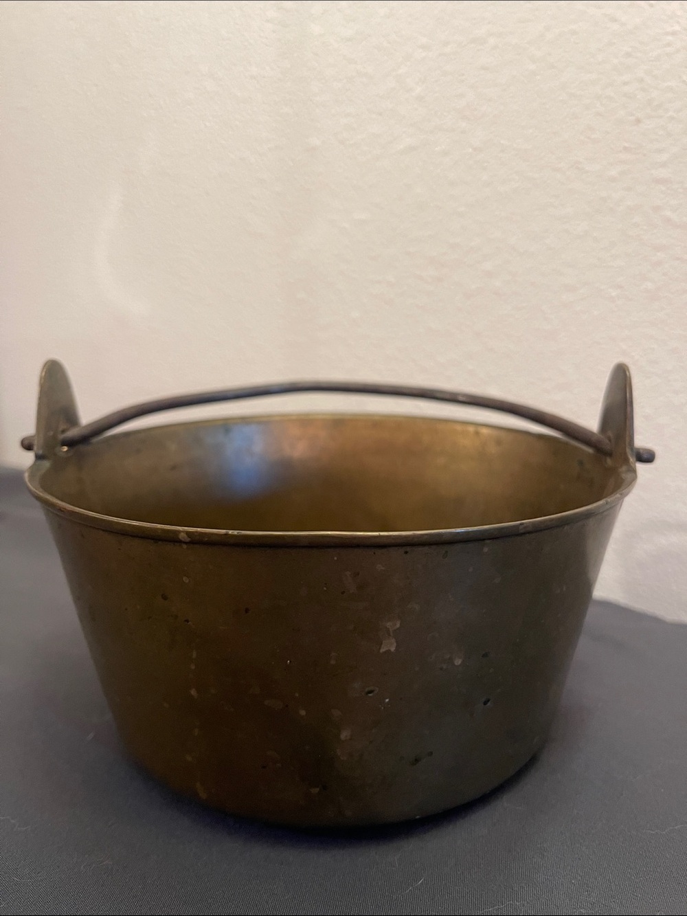 Brass-Finish Small Handle Pot in Bronze Tone